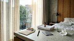 Propina al personal de limpieza del hotel: cuánto dejar y la regla sencilla para que sí le llegue