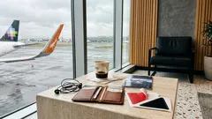 Los triángulos en algunas ventanas del avión: la pista discreta con la que la tripulación vigila el ala