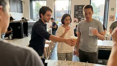 Por qué en algunos países el vaso llega lleno de hielo (y en otros casi nada)