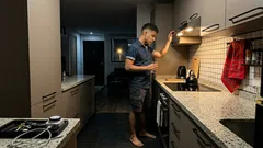 ¿Conviene dejar encendida la luz de la campana extractora toda la noche? El detalle que cambia la decisión